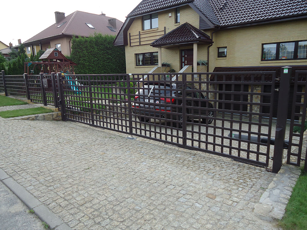 Folded 4 wing gate, Pilchowo, Poland